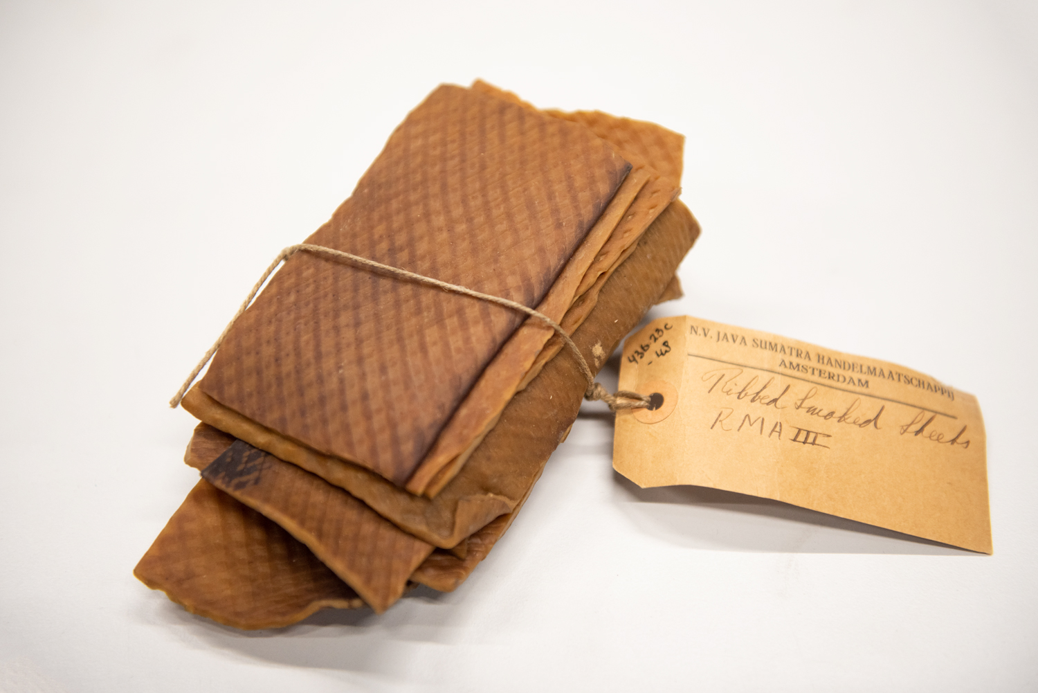 Sample van rubber, archief Naturalis, 1923