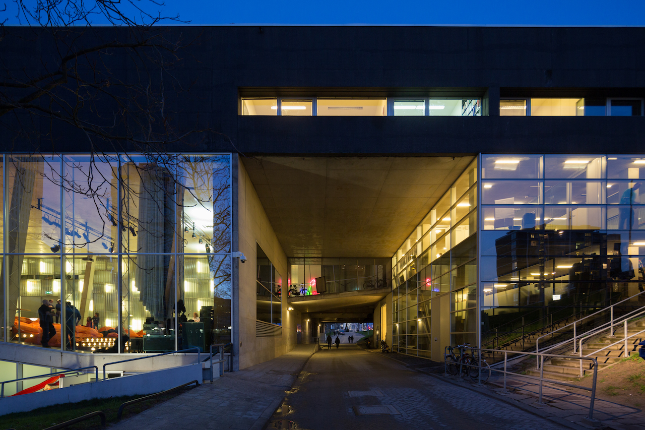 Kunsthal Rotterdam by night. Photo: Ossip van Duivenbode